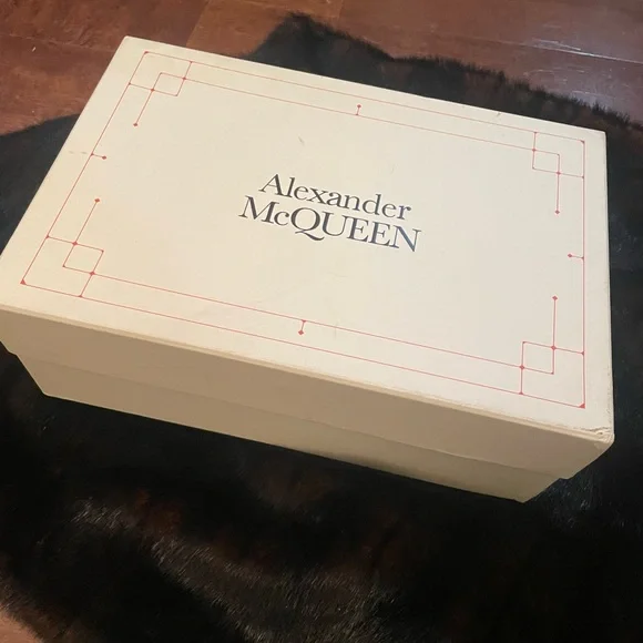 McQueen Oversized Women’s Sneaker 💚🤍